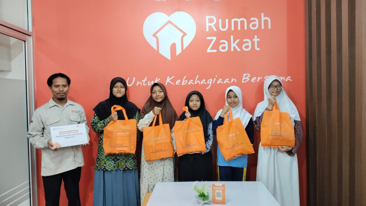photo_2025-08-01_06-24-33 Penyaluran bantuan alat tulis oleh Rumah Zakat Kota Cilegon untuk siswa pra sejahtera