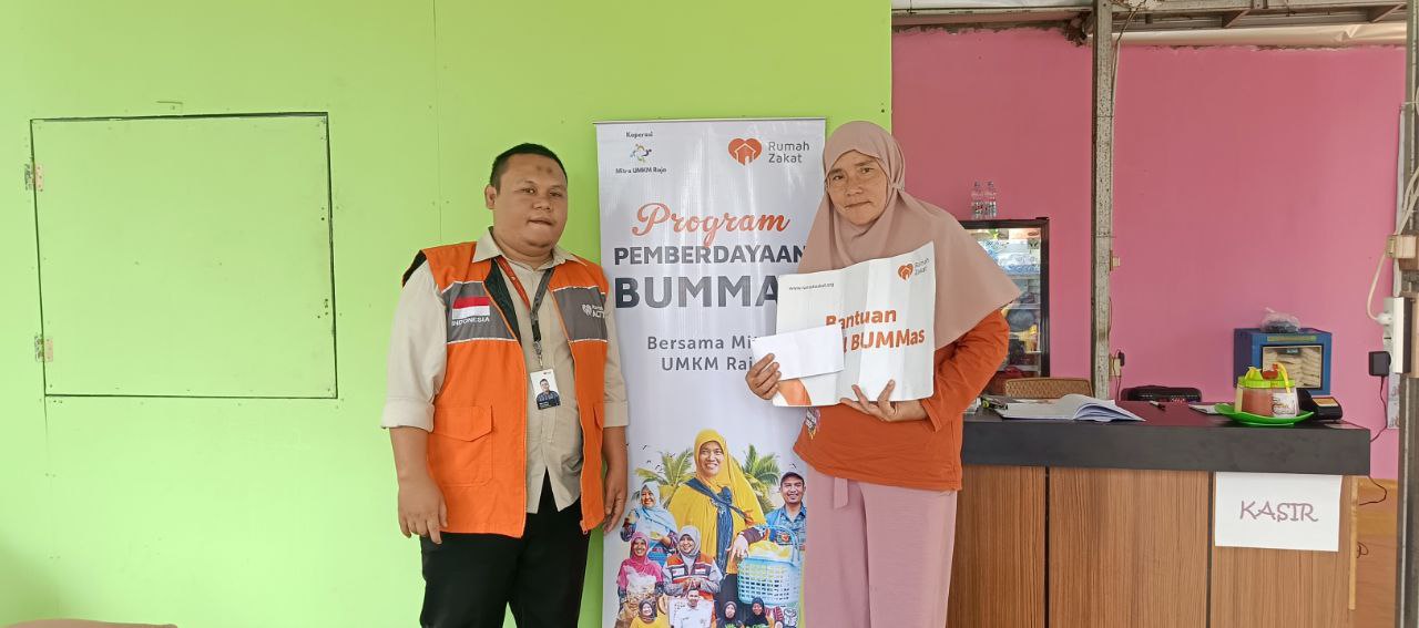 photo_2025-08-01_06-32-34 Penyerahan simbolis bantuan modal usaha oleh Rumah Zakat Depok kepada anggota BUMMAS
