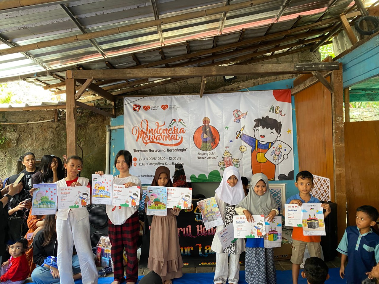 photo_2025-08-01_06-43-41 Anak-anak mengikuti kegiatan “Indonesia Mewarnai” Rumah Zakat Bandung dengan penuh antusiasme dan kebahagiaan.