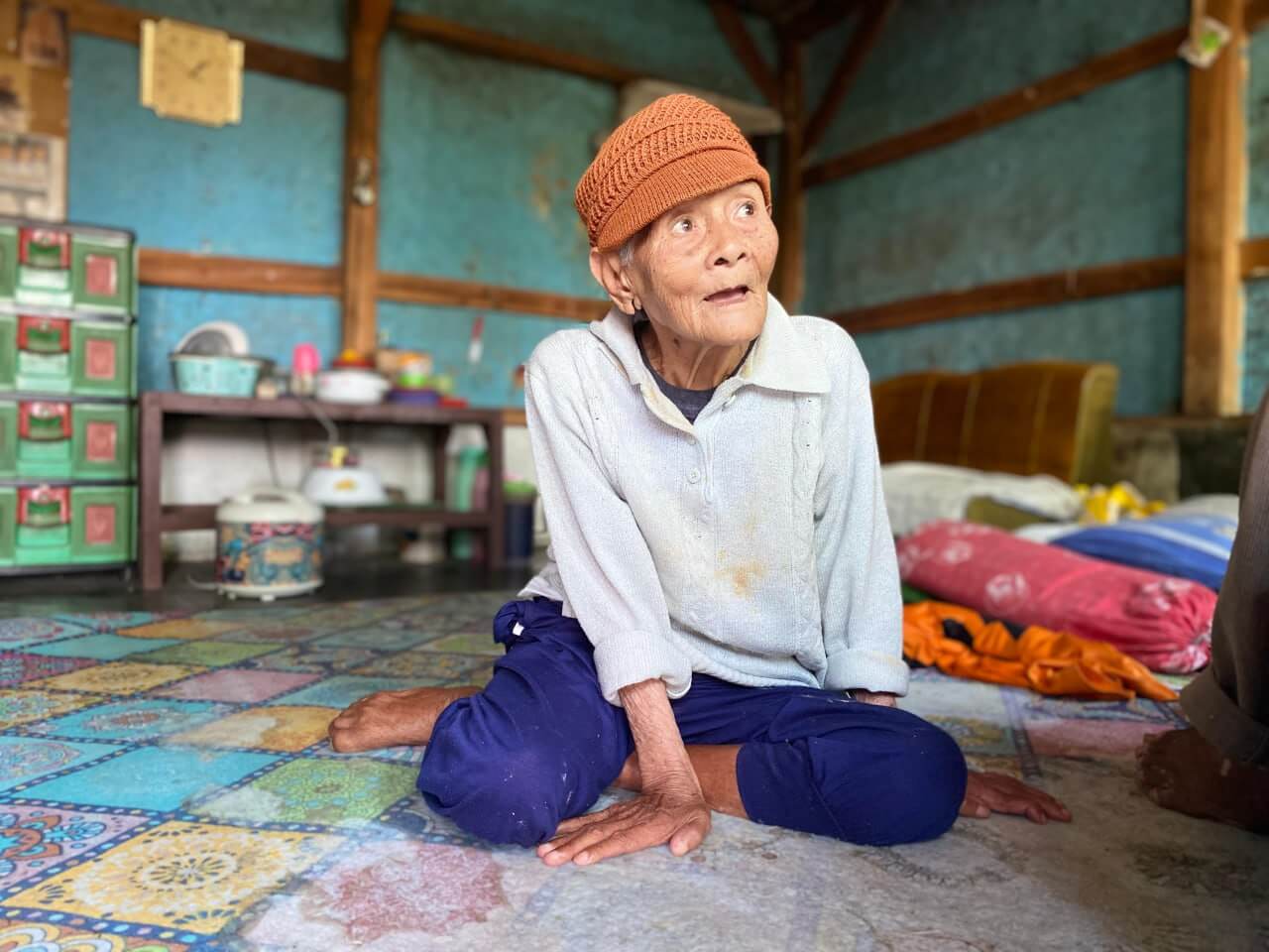 photo_2025-08-05_09-36-55 Aceng Rohman, lansia tuna grahita penerima bantuan kursi roda dari Rumah Zakat.