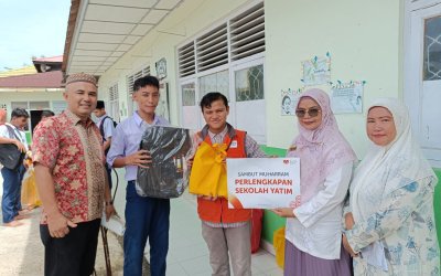 Bantuan Perlengkapan Sekolah dan Modal Usaha untuk Keluarga Sri Utari dan Yatim Piatu di Padang