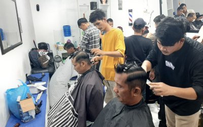 Pelatihan Barbershop Rumah Zakat Latih Teknik Cukur hingga Mahir