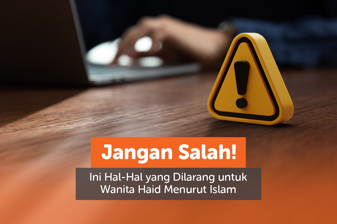 Ilustrasi wanita haid menurut Islam sedang duduk dan membaca buku agama di rumah