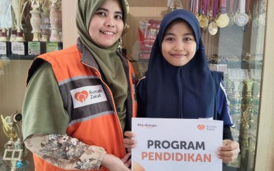 Rumah Zakat Bantu Biaya Pendidikan Ajeng di Batam, Siswi SMA Tetap Semangat Sekolah
