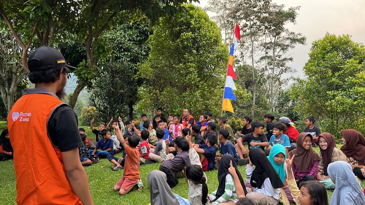 Rumah Zakat mengadakan pelatihan kebencanaan untuk siswa SD dan SMP di Bandung Barat dalam Ekspedisi Relawan 17 Agustus 2025