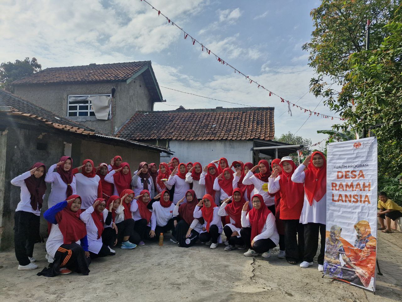 photo_2025-08-20_10-08-38 Rumah Zakat Ramah Lansia senam kebugaran di Hari Kemerdekaan Indonesia