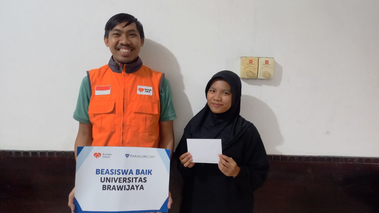 photo_2025-08-26_11-08-59 Penerima Beasiswa BAIK Rumah Zakat dan PT Paragon bersama tim Rumah Zakat Malang