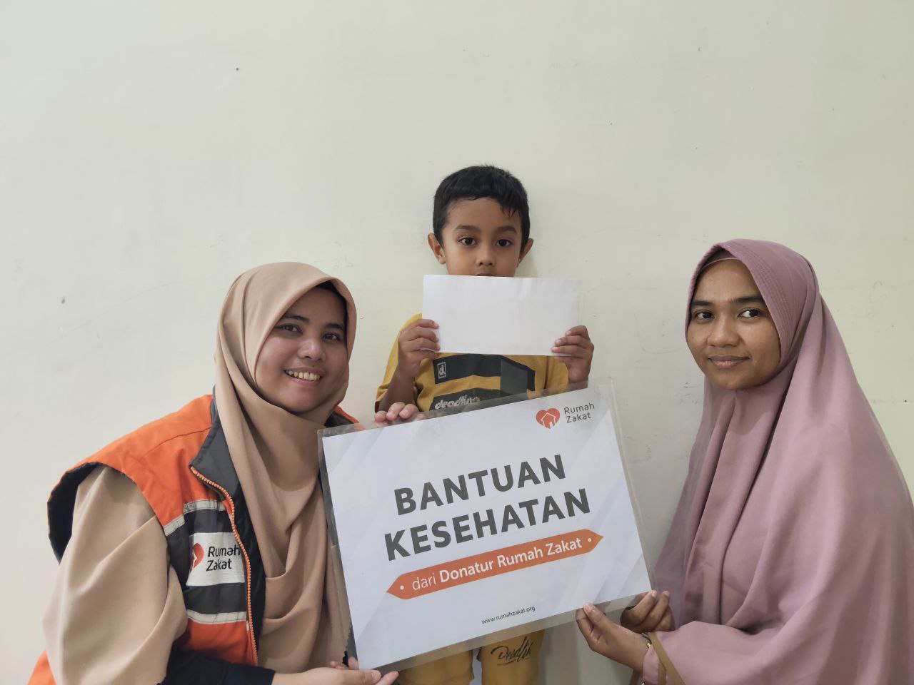 photo_2025-08-27_10-47-36 Tim Rumah Zakat menyalurkan bantuan kesehatan untuk Adek Sultan di Batam