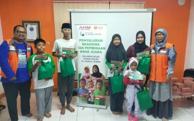 Momen Kemerdekaan Indonesia Bahagiakan Anak Juara Yatim Melalui Penyaluran Beasiswa dan Perlengkapan Sekolah