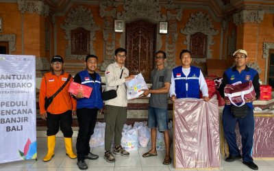 KLH dan PLN Indonesia Power Bersama Rumah Zakat Salurkan 300 Paket Sembako untuk Penyintas Banjir di Denpasar