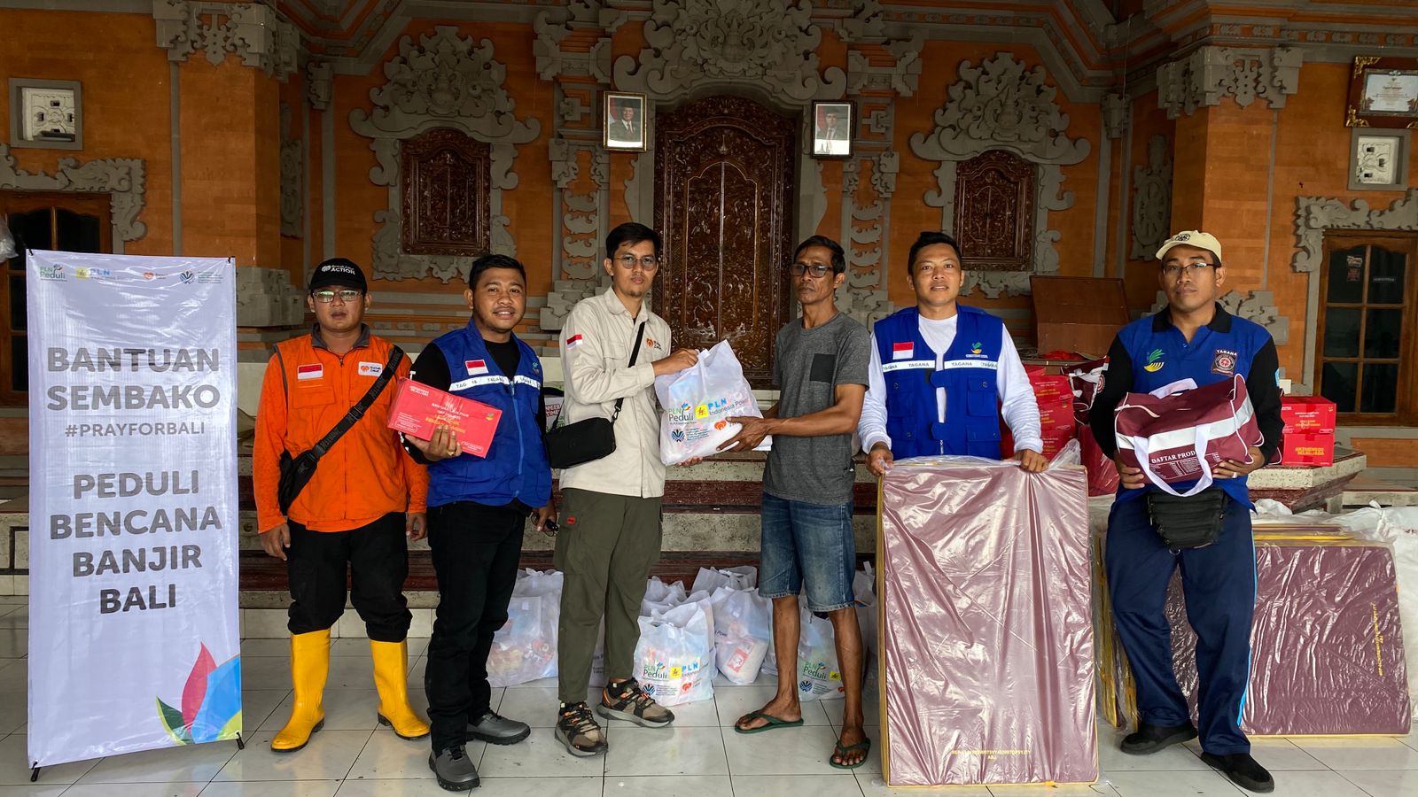 Banjir Denpasar PLN Indonesia Power, PLN Peduli, KLH, dan Rumah Zakat salurkan bantuan banjir Denpasar berupa paket sembako untuk warga terdampak.