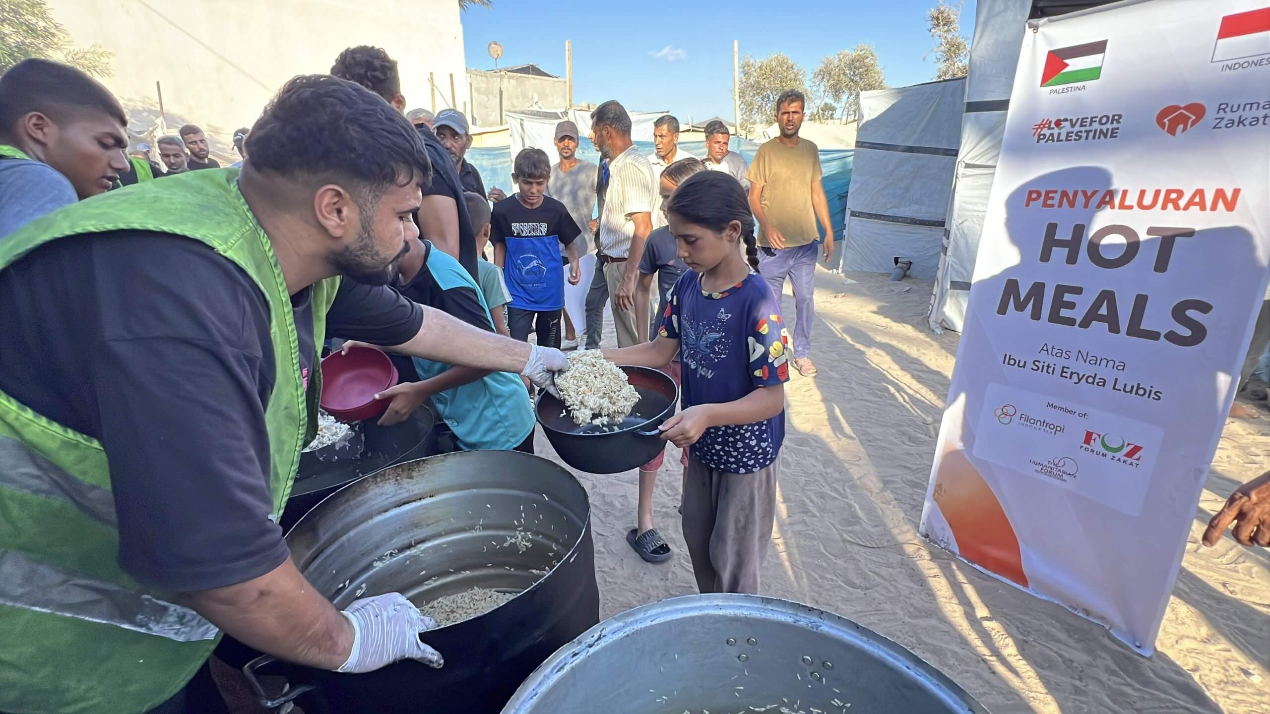 IMG_1003 Respons kemanusiaan Rumah Zakat untuk Gaza distribusi Hotmeals