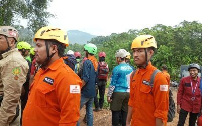 Relawan Rumah Zakat Kalsel Dirikan Pos Segar dan Bantu Pencarian Korban Helikopter Jatuh