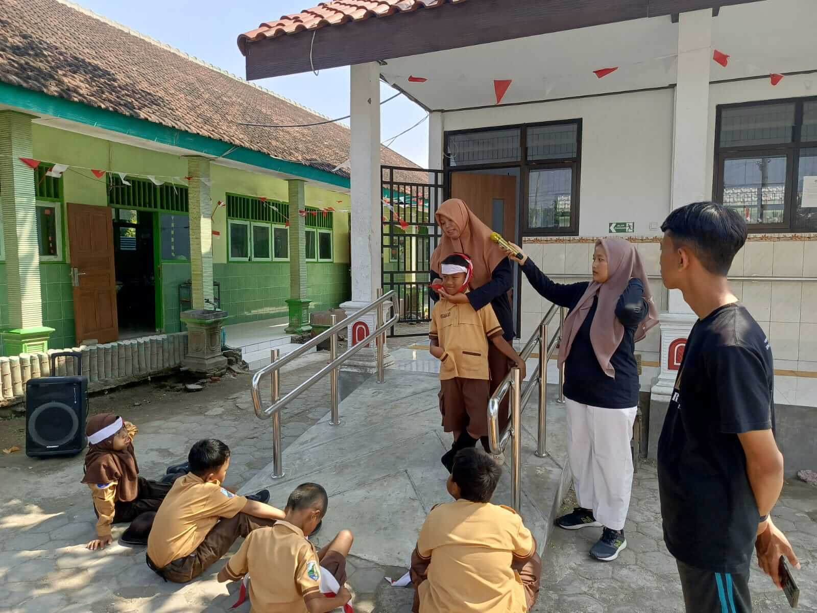 Rumah Zakat dampingi SPAB di SDN Pehwetan 01 Kediri bersama guru dan murid