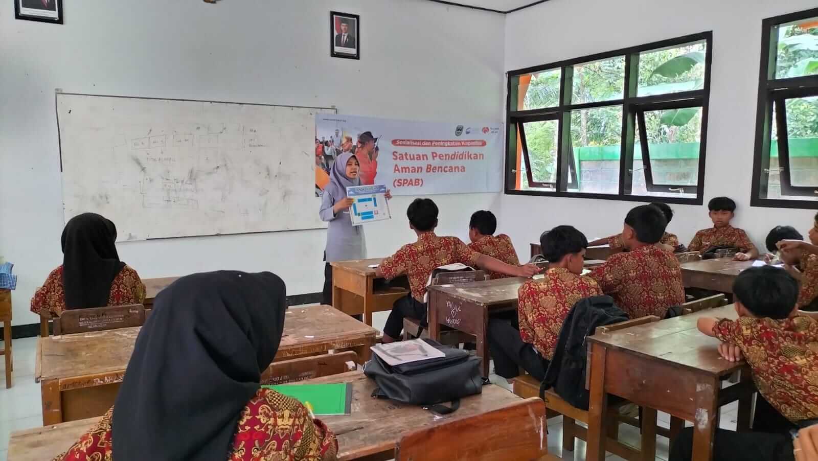 SPAB Rumah Zakat support SPAB di Pacitan melalui sosialisasi kesiapsiagaan bencana di SMPN 4 Sudimoro