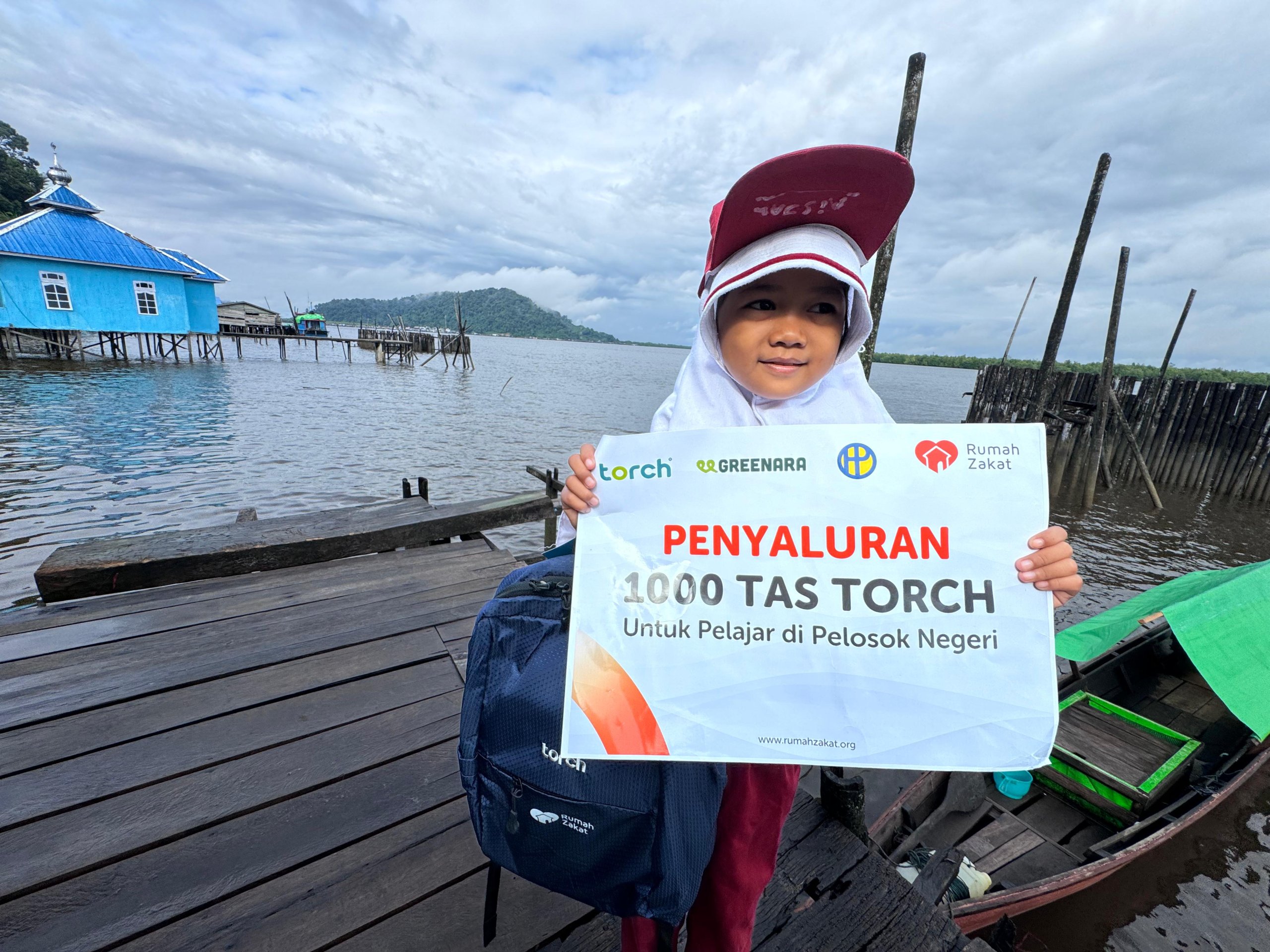 Torch 5 Bantuan tas sekolah Rumah Zakat dan TORCH di pelosok negeri