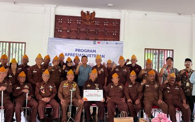 50 Veteran Terima Paket Apresiasi dari Donasi EZ Point My Blue bird Bersama Rumah Zakat
