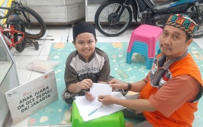 Bersama OK OCE Peduli, Rumah Zakat Dukung Pendidikan Anak Yatim Lewat Beasiswa & Pembinaan
