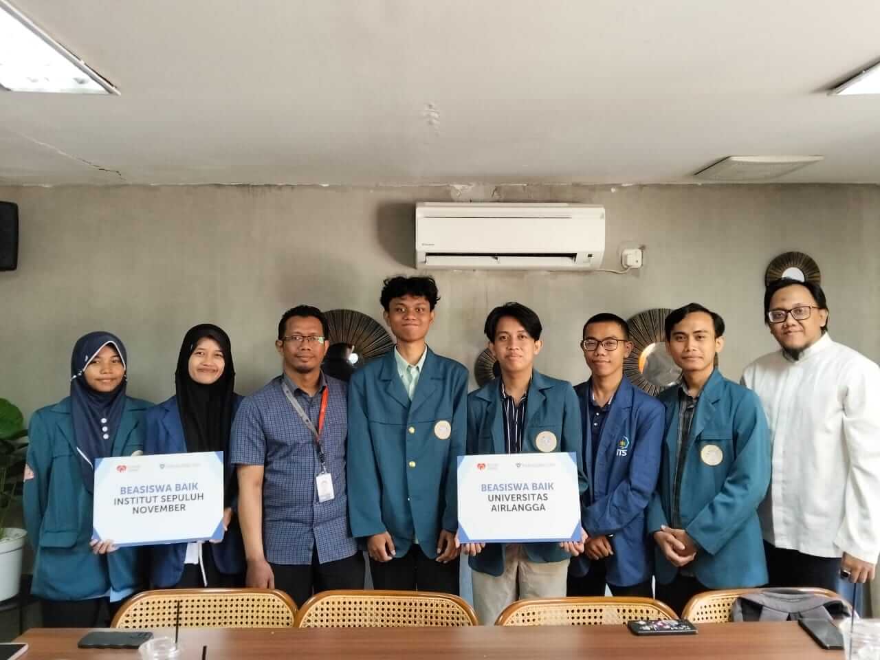 photo_2025-09-02_09-01-38 Mahasiswa UNAIR dan ITS penerima Beasiswa Baik Paragon Corp bersama Rumah Zakat dalam pertemuan perdana di Surabaya.