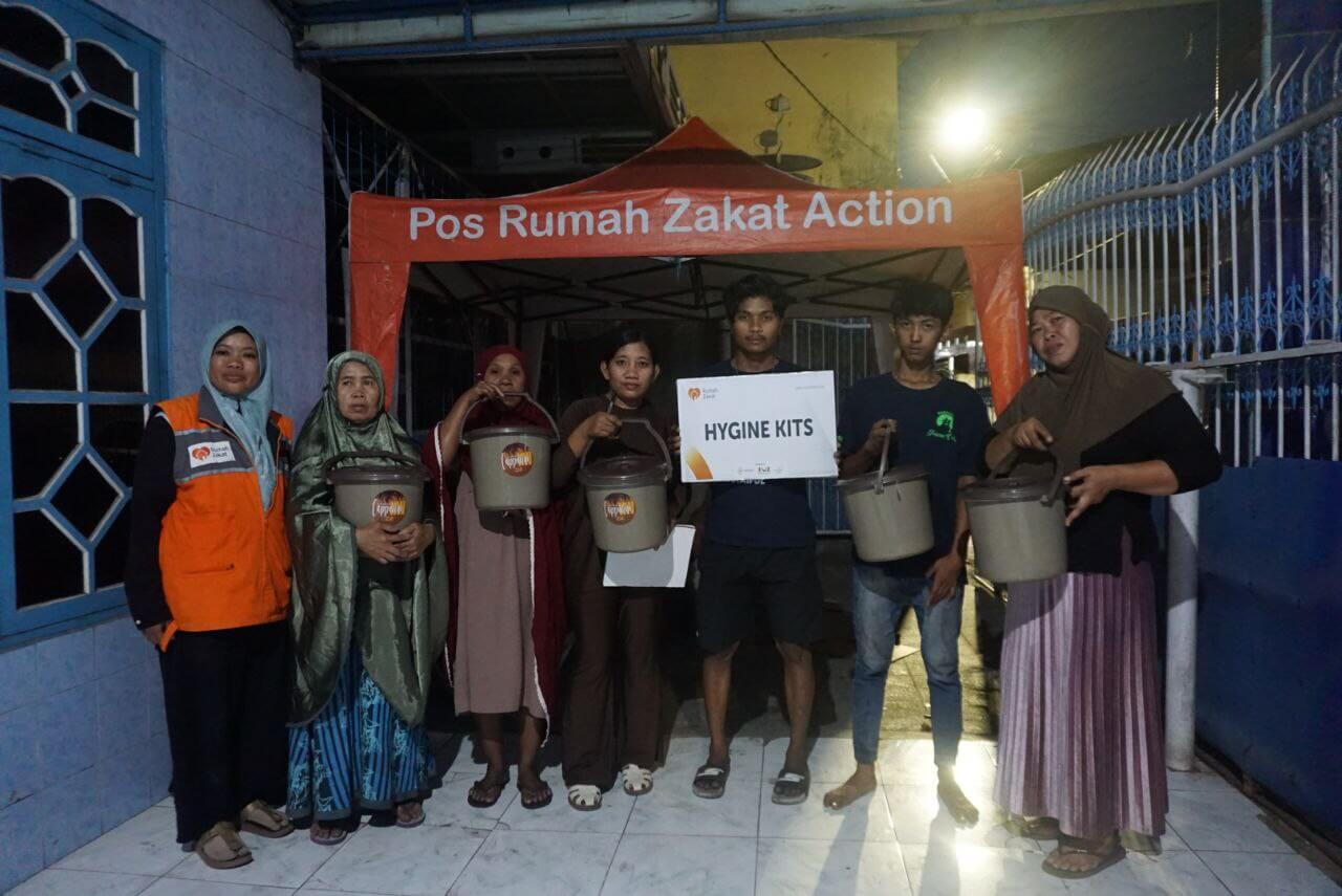 photo_2025-09-03_11-04-14 Relawan Rumah Zakat Makassar salurkan higien kit kebakaran Rappokalling