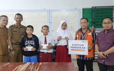 Bantuan Pendidikan Rumah Zakat Batam untuk Tiga Anak Yatim Dhuafa