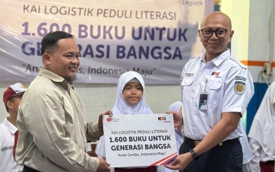 Hari Literasi Internasional: KAI Logistik dan Rumah Zakat Salurkan 1.600 Buku untuk Generasi Bangsa
