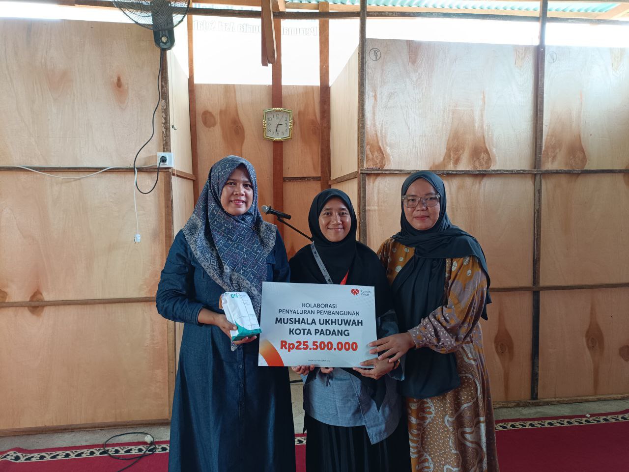 photo_2025-09-10_13-31-18 Rumah Zakat salurkan bantuan Musholla Ukhuwah di Padang