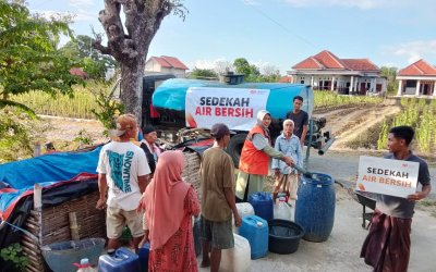 Hadapi Kekeringan, Rumah Zakat Distribusikan Air Bersih di Pamekasan