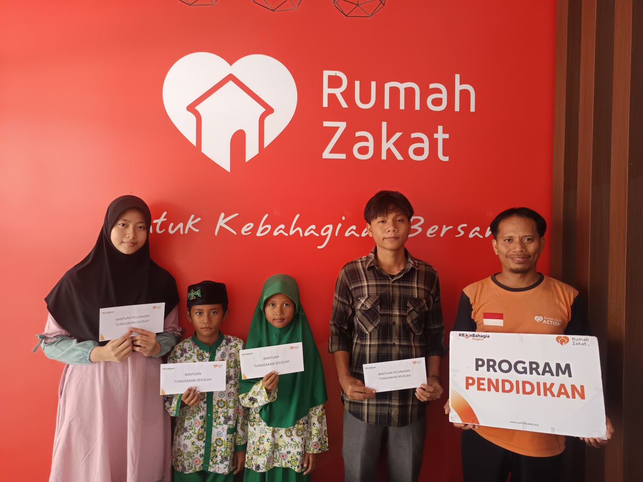 photo_2025-09-23_09-18-40 Rumah Zakat bantu pelunasan tunggakan sekolah empat pelajar di Cilegon