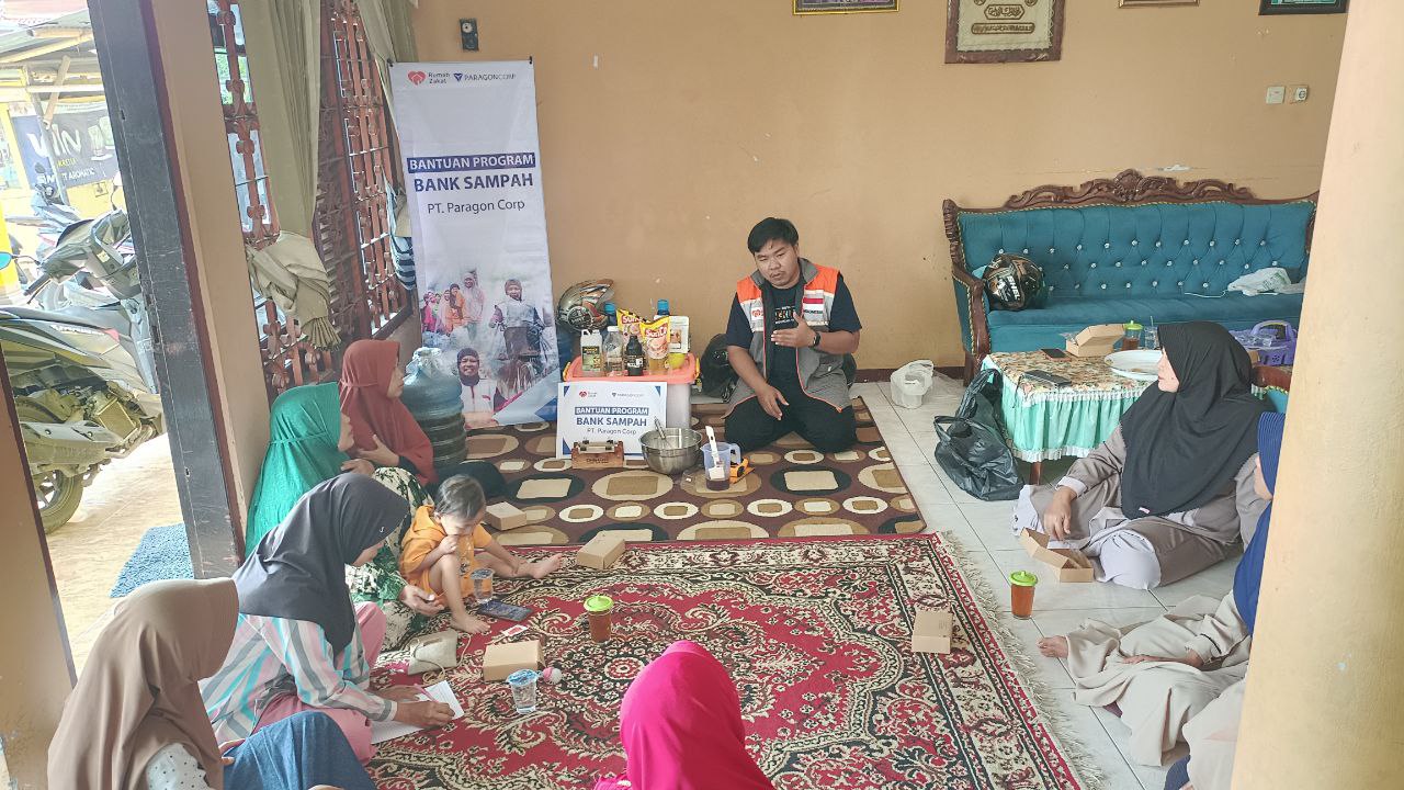 photo_2025-09-29_09-42-30 Pelatihan Sabun Organik Eco Enzyme Bank Sampah Melingkar Tegal