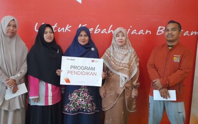 Rumah Zakat Berikan Kado Cinta sebagai Apresiasi Guru Pengajar Quran
