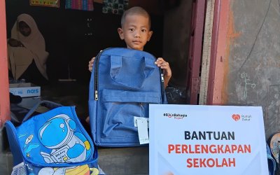 Rumah Zakat Salurkan 10 Perlengkapan Sekolah untuk Keluarga Muallaf di Kota Makassar