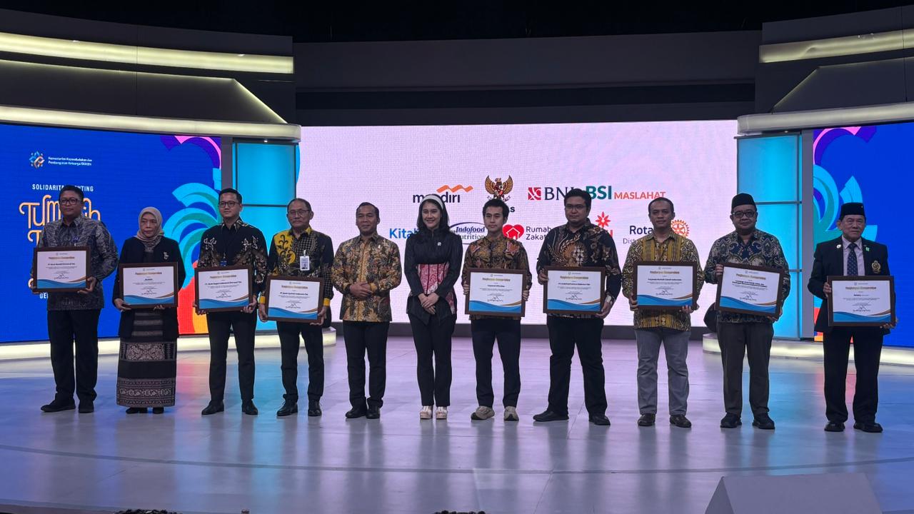 WhatsApp Image 2025-10-16 at 08.58.57 Rumah Zakat menerima penghargaan dari Kemendukbangga atas kontribusi cegah stunting