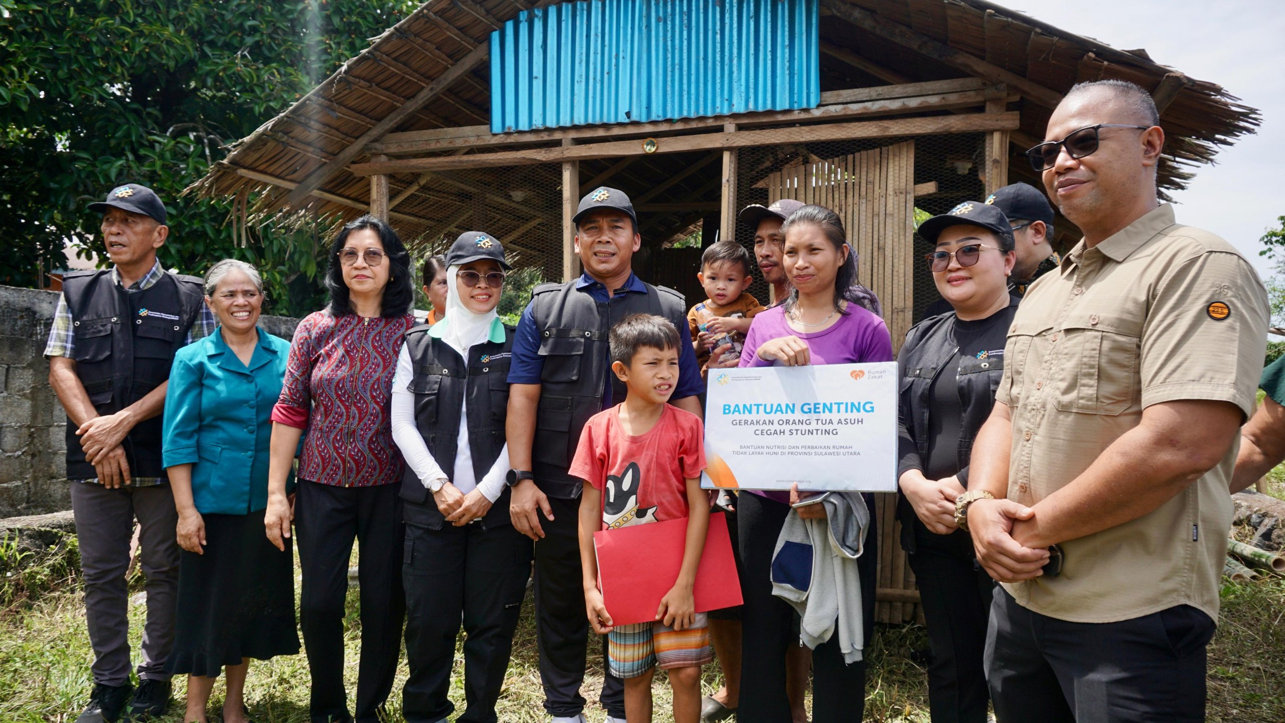 WhatsApp Image 2025-10-16 at 16.05.42 Menteri Wihaji menyerahkan bantuan GENTING bersama Rumah Zakat kepada keluarga risiko stunting di Manado