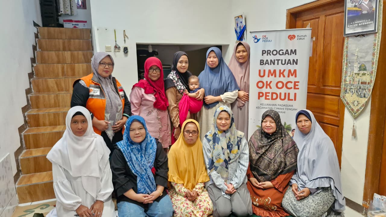 WhatsApp Image 2025-10-17 at 16.14.40 (1) Pelaku UMKM mengikuti pelatihan legalitas usaha bersama Rumah Zakat Cimahi dan Ok Oce Peduli di Padasuka, Cimahi.