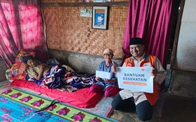 Rumah Zakat Bantu Abah Warya, Buruh Tani Lansia yang Lumpuh Akibat Stroke