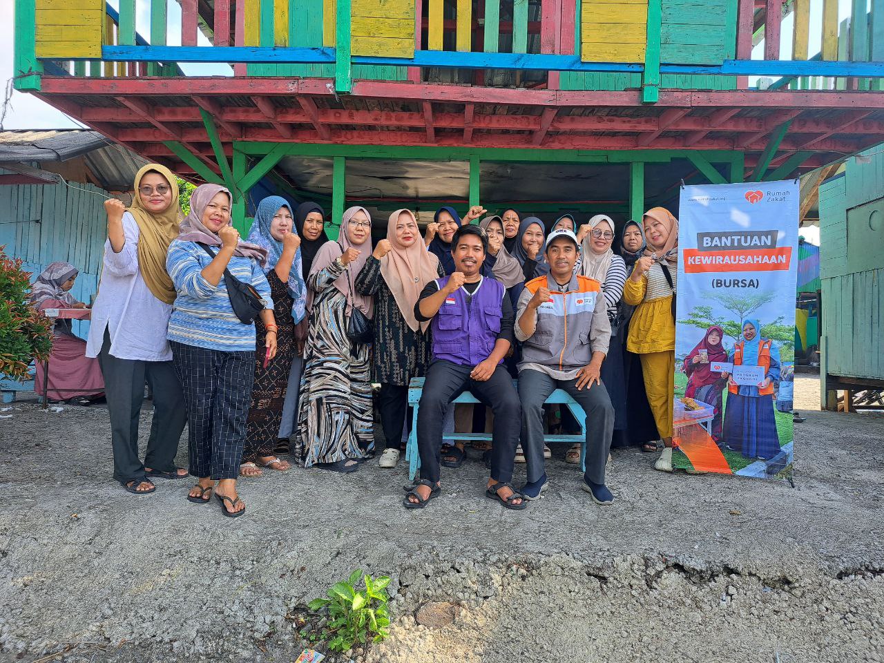 Peserta UMKM mengikuti pelatihan wirausaha bersama Rumah Zakat di Desa Berdaya Rawa Arum.