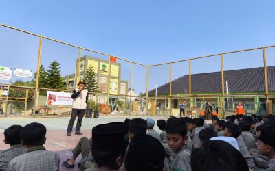 Rumah Zakat Gelar Simulasi Gempa Bumi dan Kebakaran di SDIT Ar Rahman Jati Agung
