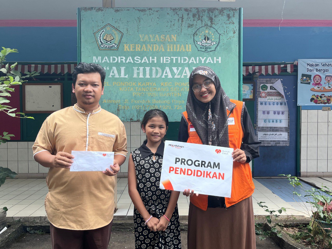 photo_2025-10-15_14-03-58 Rumah Zakat menyalurkan bantuan pendidikan untuk Nur di Tangerang Selatan