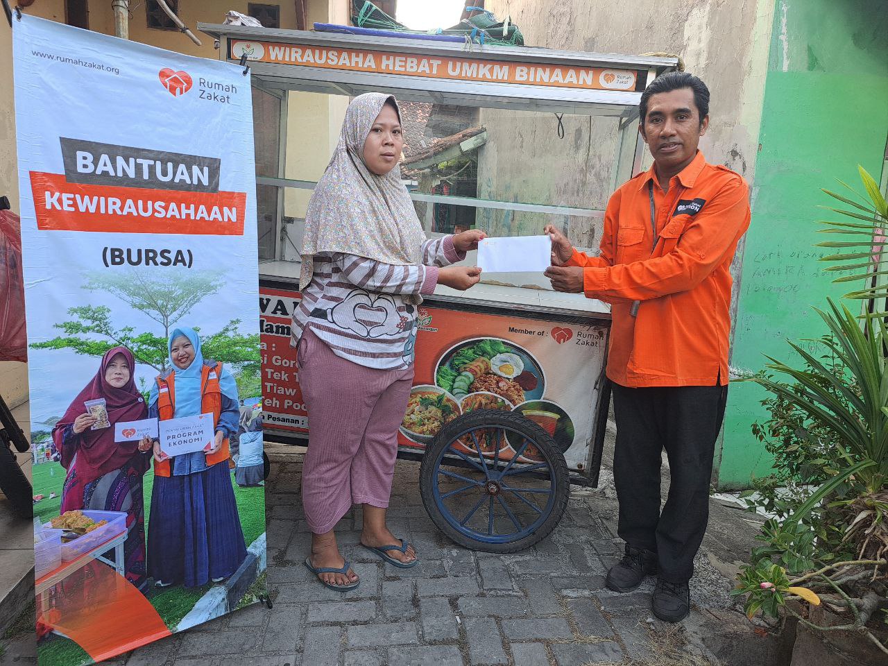 photo_2025-10-16_09-33-07 Penerima manfaat Rumah Zakat menerima bantuan kewirausahaan di Cilegon melalui Program BURSA