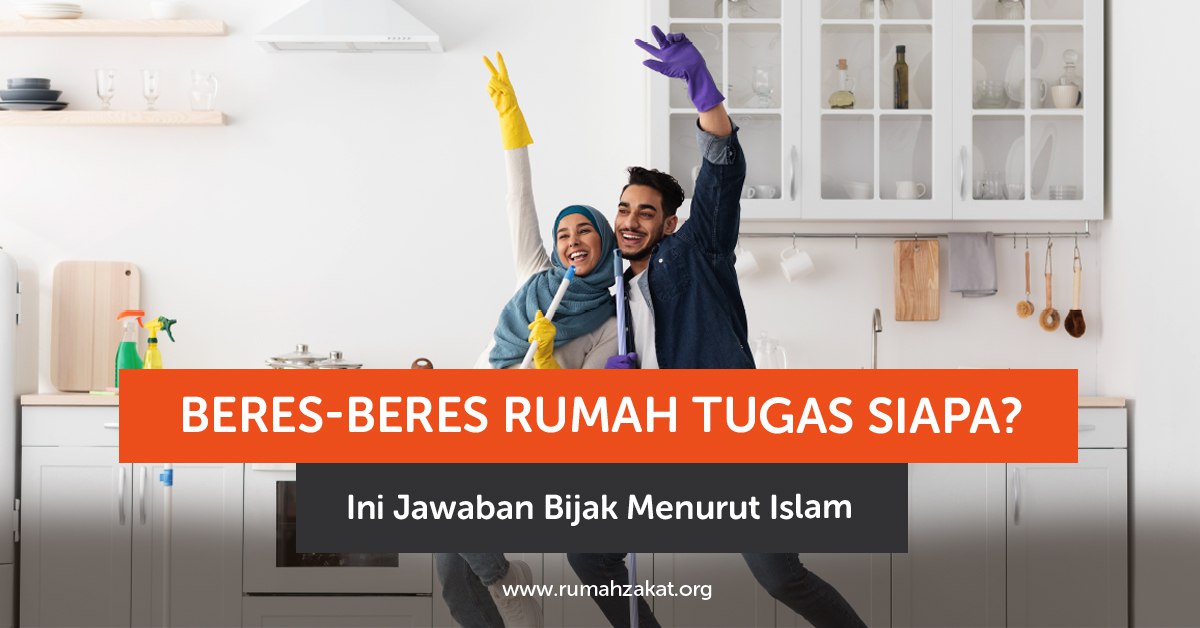 photo_2025-10-28_09-36-16 Suami dan istri bekerja sama membersihkan rumah dengan bahagia.