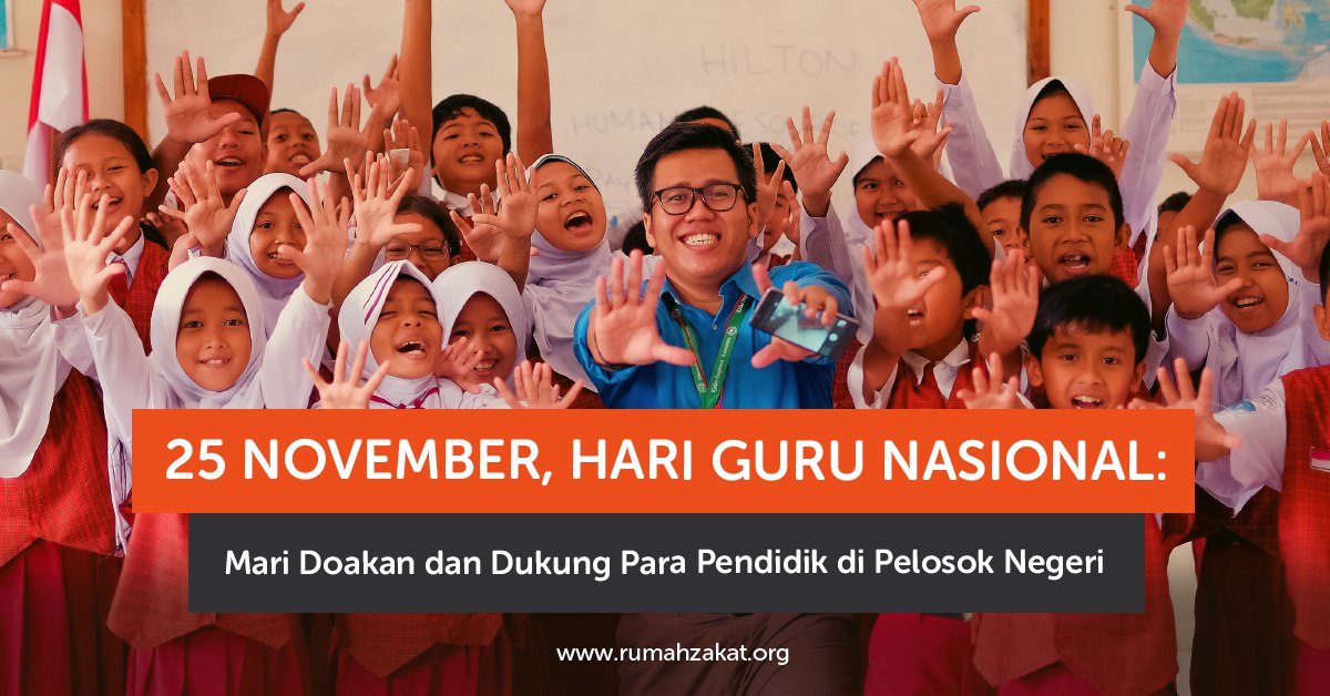 photo_2025-10-28_14-02-08 Seorang guru di pelosok negeri sedang mengajar anak-anak di kelas sederhana dengan penuh semangat.