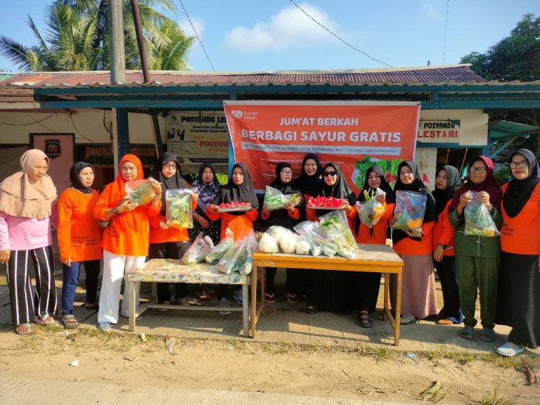 Posyandu Lansia Lestari Gelar Senam Sehat dan Berbagi Sayur