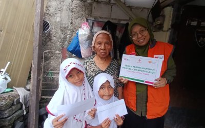 MTT dan Rumah Zakat Bantu Pendidikan Dua Cucu Nenek Yani Lewat Gerakan Orang Tua Asuh