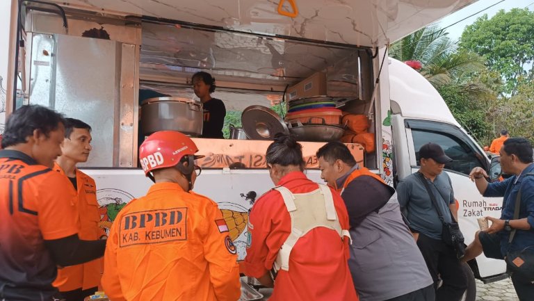 Relawan Rumah Zakat Bergerak Cepat Bantu Korban Longsor Banjarnegara