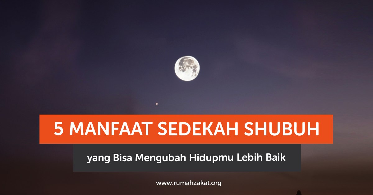photo_2025-11-04_09-15-14 ilustrasi seorang Muslim bersedekah di waktu subuh