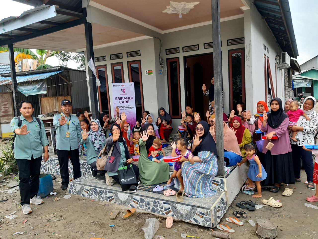 Foto pelaksanaan kelas stunting Srikandi Care PLN dan Rumah Zakat bersama para ibu balita di Kelurahan Pantai Lango.