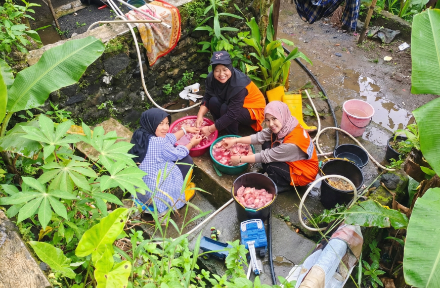 Dapur umum banjir Palembayan didukung Klamby melalui Rumah Zakat untuk penyintas banjir