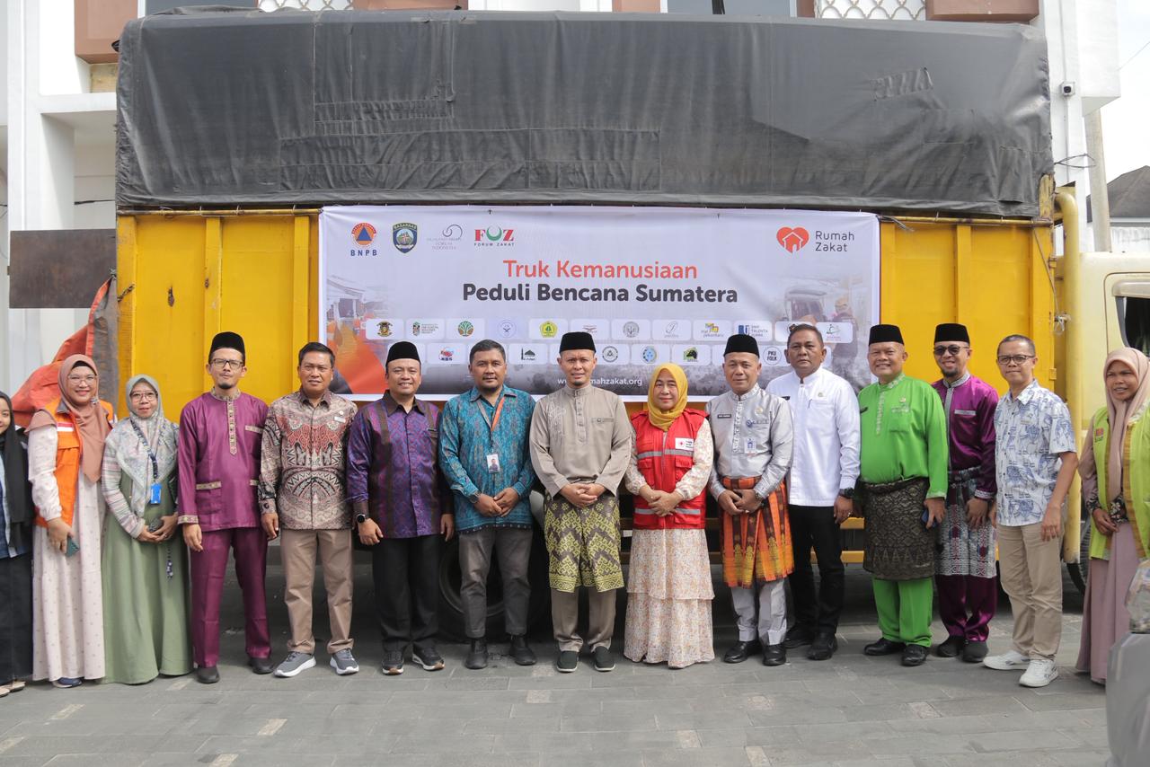 Relawan Rumah Zakat menyalurkan bantuan kemanusiaan untuk warga terdampak banjir dan longsor di Sumatera.