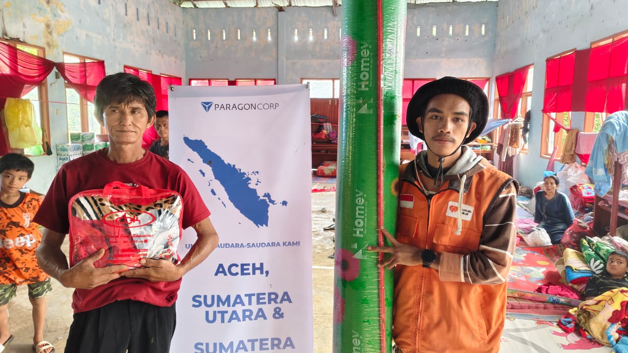 Relawan Paragon dan Rumah Zakat menyalurkan bantuan darurat di Palembayan